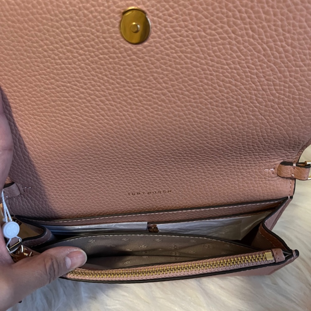 Tory Burch Crossbody comes with an insert - Picture 7 of 8